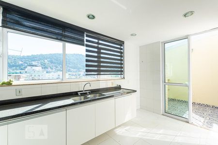 Cozinha  de apartamento à venda com 3 quartos, 175m² em São Francisco, Niterói