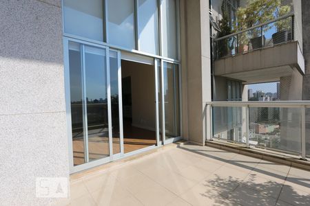 Apartamento à venda com 97m², 2 quartos e 2 vagas Apartamento à venda com 97m², 2 quartos e 2 vagasVaranda