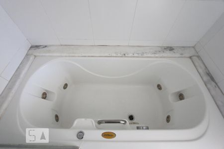 Apartamento à venda com 97m², 2 quartos e 2 vagas Apartamento à venda com 97m², 2 quartos e 2 vagasBanheiro da suíte 1