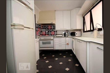 Apartamento à venda com 215m², 4 quartos e 3 vagasCozinha