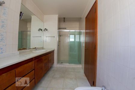 Apartamento à venda com 265m², 4 quartos e 2 vagas Apartamento à venda com 265m², 4 quartos e 2 vagasBanheiro da Suíte