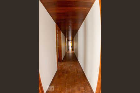 Apartamento à venda com 265m², 4 quartos e 2 vagas Apartamento à venda com 265m², 4 quartos e 2 vagasCorredor