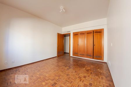 Apartamento à venda com 265m², 4 quartos e 2 vagas Apartamento à venda com 265m², 4 quartos e 2 vagasQuarto 4