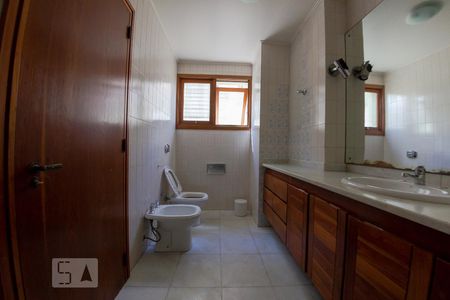 Apartamento à venda com 265m², 4 quartos e 2 vagas Apartamento à venda com 265m², 4 quartos e 2 vagasBanheiro da Suíte