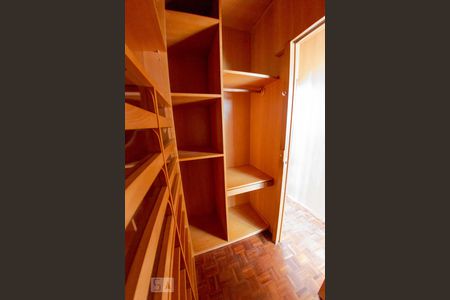 Apartamento à venda com 265m², 4 quartos e 2 vagas Apartamento à venda com 265m², 4 quartos e 2 vagasCloset do Quarto 2