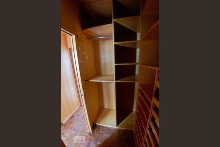 Apartamento à venda com 265m², 4 quartos e 2 vagas Apartamento à venda com 265m², 4 quartos e 2 vagasCloset do Quarto 2