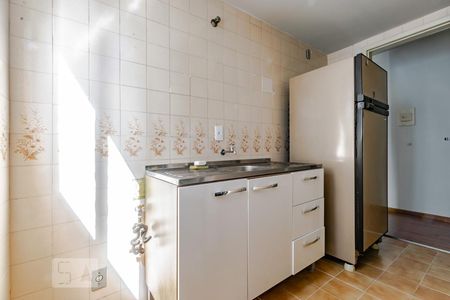 Cozinha de apartamento para alugar com 2 quartos, 53m² em Bigorrilho, Curitiba
