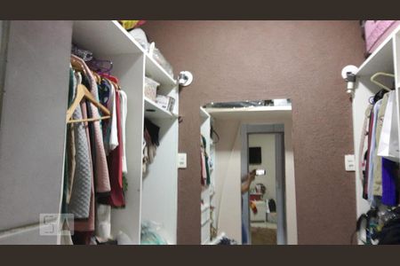 Casa à venda com 250m², 2 quartos e 2 vagasCloset da Suíte 2