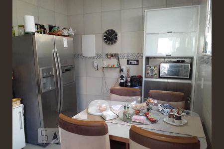 Casa à venda com 250m², 2 quartos e 2 vagasCozinha