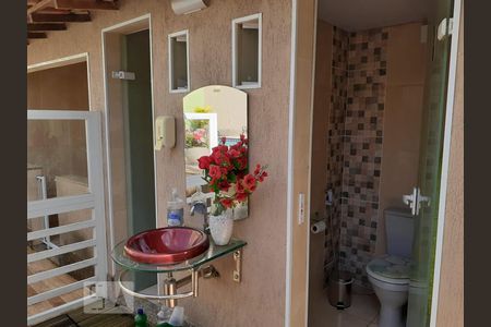 Casa à venda com 250m², 2 quartos e 2 vagasÁrea Externa - Banheiros