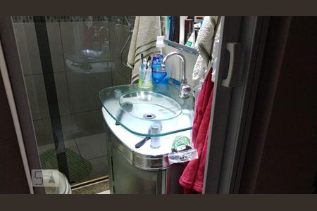 Casa à venda com 250m², 2 quartos e 2 vagasBanheiro da Suíte 1