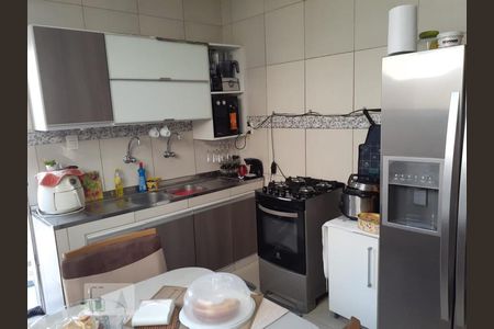 Casa à venda com 250m², 2 quartos e 2 vagasCozinha