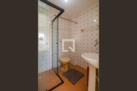 Banheiro de kitnet/studio para alugar com 1 quarto, 32m² em Azenha, Porto Alegre