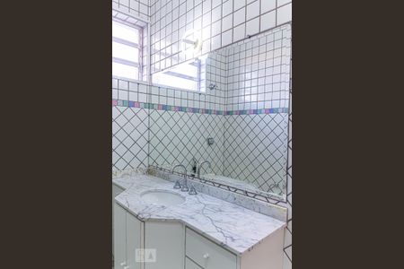 Casa de condomínio para alugar com 150m², 3 quartos e 2 vagasBanheiro