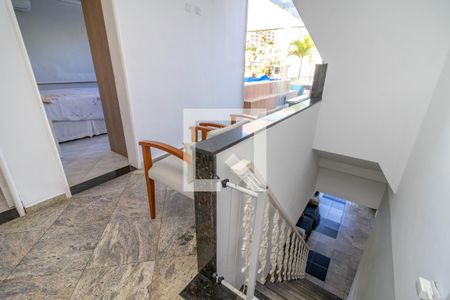 Apartamento à venda com 180m², 3 quartos e 1 vaga Escada e corredor