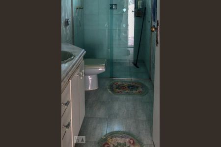 Casa para alugar com 400m², 4 quartos e 4 vagas Casa para alugar com 400m², 4 quartos e 4 vagasBanheiro da Suíte 1