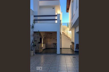 Casa para alugar com 400m², 4 quartos e 4 vagas Casa para alugar com 400m², 4 quartos e 4 vagasÁrea Externa