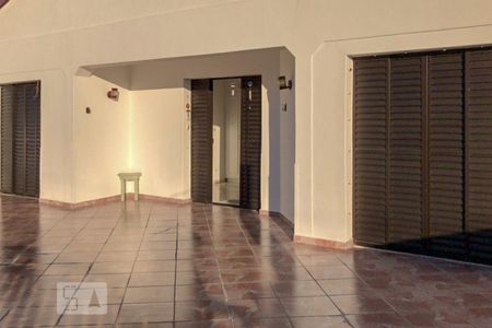 Casa para alugar com 400m², 4 quartos e 4 vagas Casa para alugar com 400m², 4 quartos e 4 vagasÁrea Externa