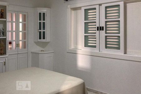 Casa para alugar com 400m², 4 quartos e 4 vagas Casa para alugar com 400m², 4 quartos e 4 vagasSuíte 2