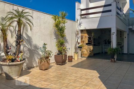 Casa para alugar com 400m², 4 quartos e 4 vagas Casa para alugar com 400m², 4 quartos e 4 vagasÁrea Externa