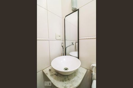 Banheiro Social de casa de condomínio para alugar com 2 quartos, 100m² em Curicica, Rio de Janeiro