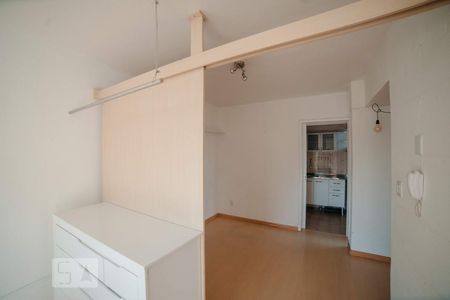 Sala  de kitnet/studio à venda com 1 quarto, 35m² em Rio Branco, Porto Alegre