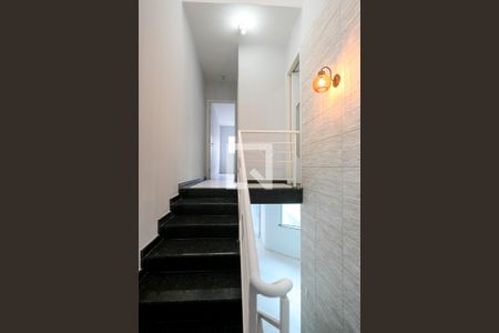 Casa para alugar com 215m², 3 quartos e 4 vagasEscada - Acesso aos Quartos