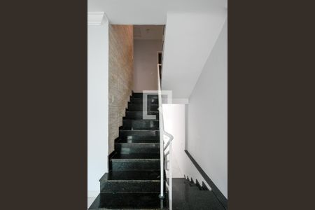 Casa para alugar com 215m², 3 quartos e 4 vagasEscada