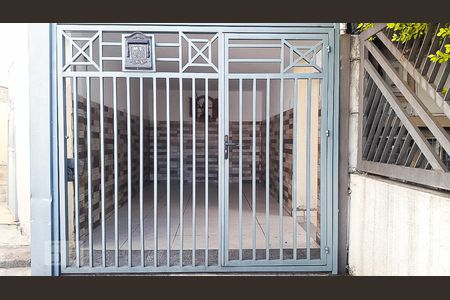 Fachada de casa para alugar com 2 quartos, 65m² em Vila Nivi, São Paulo