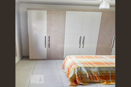 Quarto 1 de casa para alugar com 2 quartos, 65m² em Vila Nivi, São Paulo