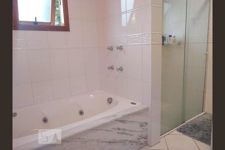 Banheiro de casa de condomínio à venda com 4 quartos, 334m² em Ipanema, Porto Alegre