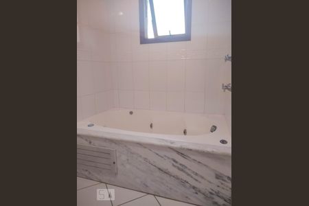 Banheiro de casa de condomínio à venda com 4 quartos, 334m² em Ipanema, Porto Alegre