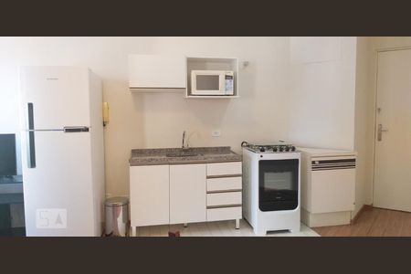 Cozinha de apartamento para alugar com 1 quarto, 40m² em Pinheiros, São Paulo