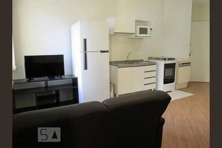 Sala e cozinha de apartamento para alugar com 1 quarto, 40m² em Pinheiros, São Paulo