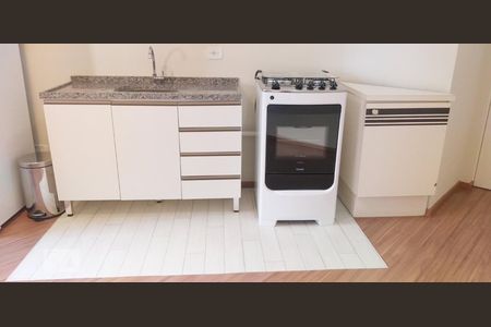 Cozinha de apartamento para alugar com 1 quarto, 40m² em Pinheiros, São Paulo