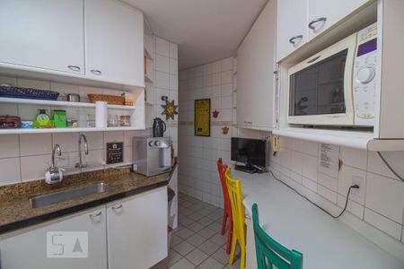 Apartamento à venda com 160m², 3 quartos e 3 vagas Apartamento à venda com 160m², 3 quartos e 3 vagasCozinha