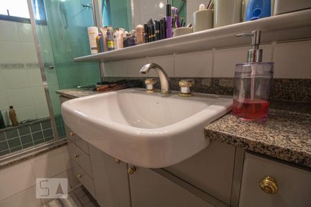 Apartamento à venda com 160m², 3 quartos e 3 vagas Apartamento à venda com 160m², 3 quartos e 3 vagasBanheiro