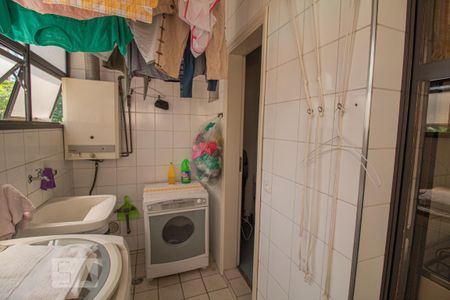 Apartamento à venda com 160m², 3 quartos e 3 vagas Apartamento à venda com 160m², 3 quartos e 3 vagasÁrea de Serviço