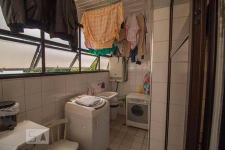 Apartamento à venda com 160m², 3 quartos e 3 vagas Apartamento à venda com 160m², 3 quartos e 3 vagasÁrea de Serviço