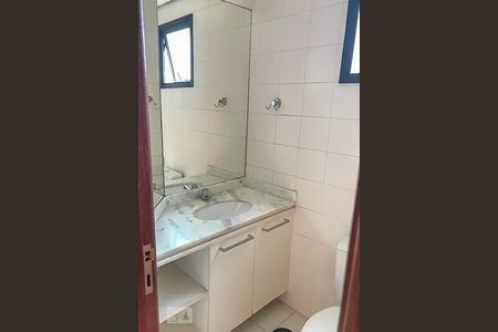 Banheiro da suíte de apartamento para alugar com 1 quarto, 54m² em Cambuí, Campinas