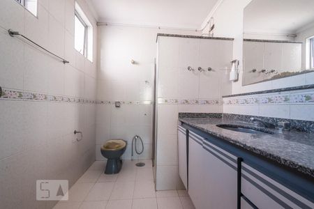 Casa à venda com 250m², 4 quartos e 5 vagasBanheiro