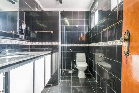 Casa à venda com 250m², 4 quartos e 5 vagasBanheiro da Suíte 2