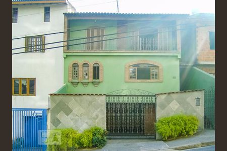 Casa à venda com 220m², 3 quartos e 4 vagas Casa à venda com 220m², 3 quartos e 4 vagasFachada