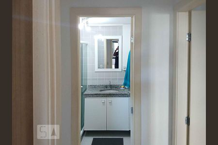 Quarto/Banheiro de apartamento para alugar com 2 quartos, 68m² em Barra da Tijuca, Rio de Janeiro