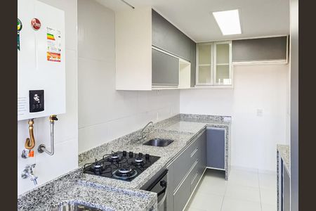 Cozinha de apartamento à venda com 2 quartos, 60m² em Jardim Tupanci, Barueri