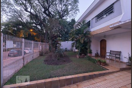 Casa para alugar com 390m², 5 quartos e 1 vagaFachada