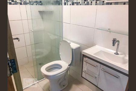 Banheiro  de apartamento à venda com 2 quartos, 48m² em Vila Guarani, Santo André