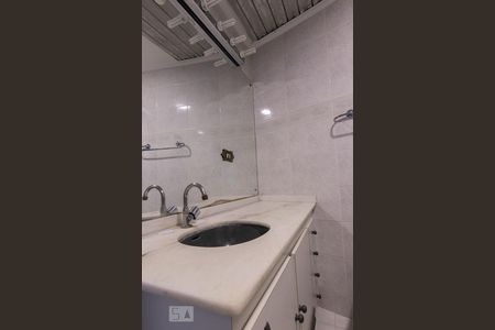 Apartamento à venda com 120m², 2 quartos e 2 vagasBanheiro Social