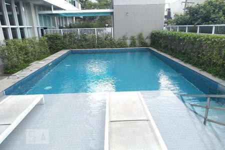 Studio à venda com 32m², 1 quarto e 1 vaga Studio à venda com 32m², 1 quarto e 1 vagaÁrea comum - Piscina
