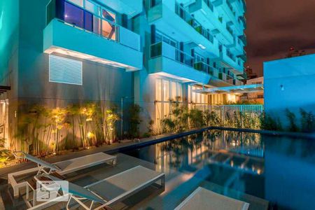 Studio à venda com 32m², 1 quarto e 1 vaga Studio à venda com 32m², 1 quarto e 1 vagaÁrea comum - Piscina